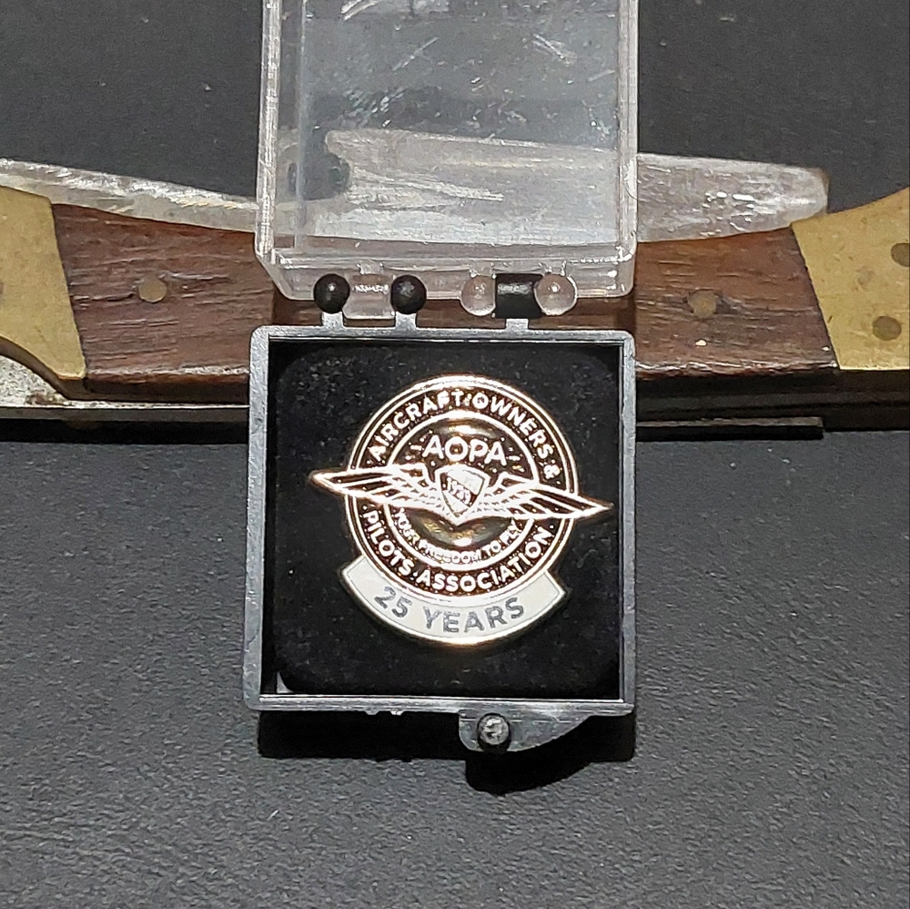 AOPA 25 Year Membership Enamal Pin